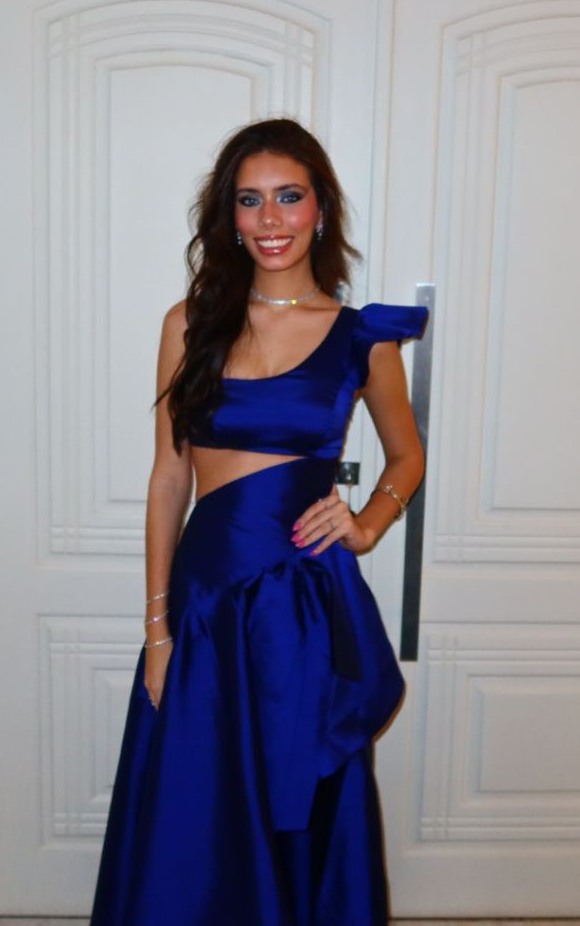 O primeiro vestido criado por Maria Inda, modelo azul
